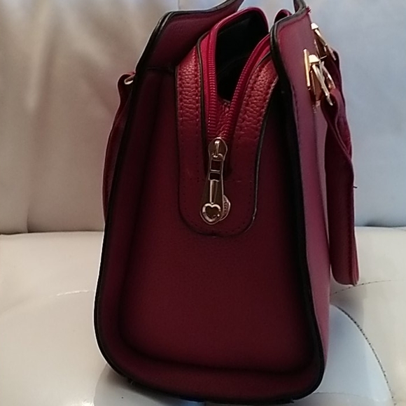 Red faux leather hand vag - Picture 2 of 3